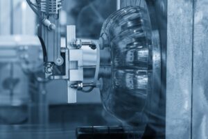 The,plastic,injection,parts,gripping,by,vacuum,robotic,system,from